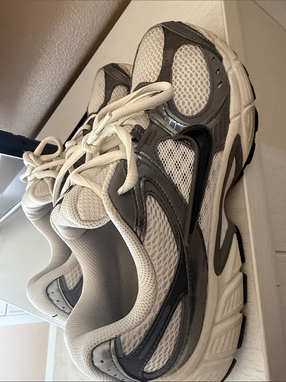 Nike Men's White and Gray Mesh Running Sneakers